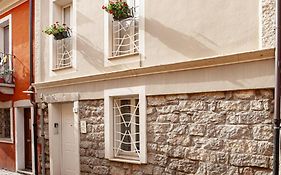 Cavour Living